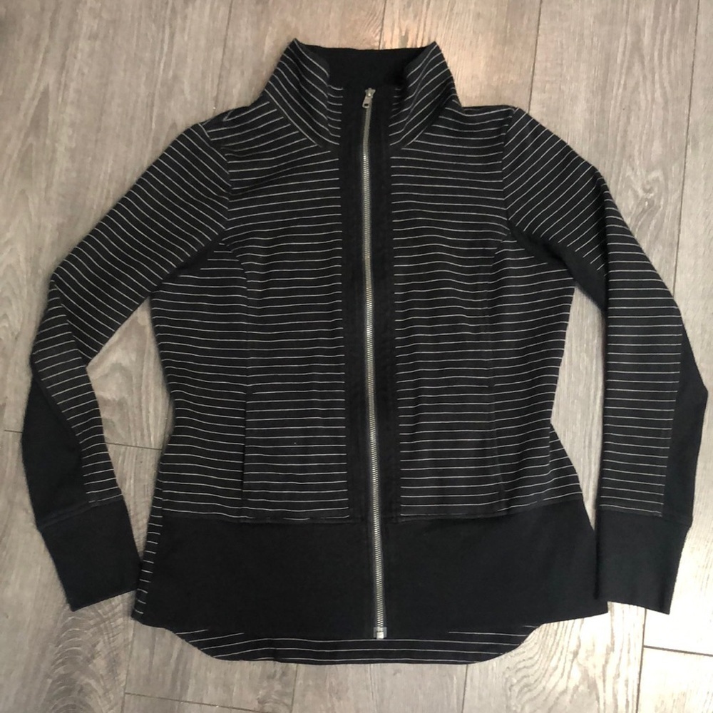 CAbi 3378 Sprint stripped black white jacket Size medium